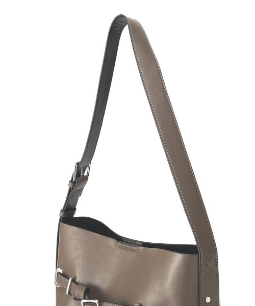 YECCA VECCA（イェッカヴェッカ）の「ベルトデザインワンハンドルショルダーバッグ（ショルダーバッグ・レディース・ブラック/ダークブラウン・FREE）」の18枚目の写真