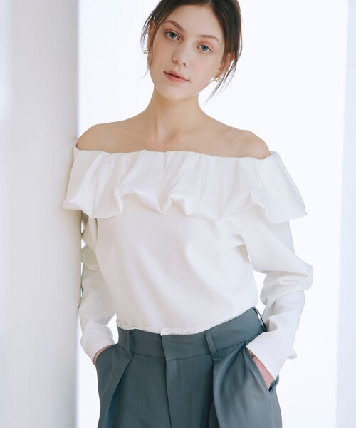 SELFIST(セルフィスト)の「【セットアップ対応】バルーン3WAYショルダースウェット 空港コーデ 春服 夏服 オフショル(Tシャツ/カットソー・レディース・グレー/オフホワイト・フリー)」の1枚目の写真