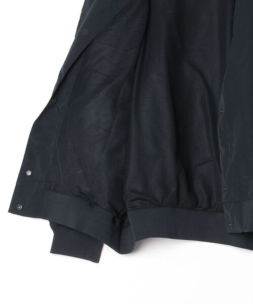 NIKE(ナイキ)の「ナイキ NIKE ナイキ ウィメンズ NSW ハイブリッド ヴァーシティ ジャケット(ブルゾン・レディース・ブラック/ダークグリーン・M/L)」の3枚目の写真