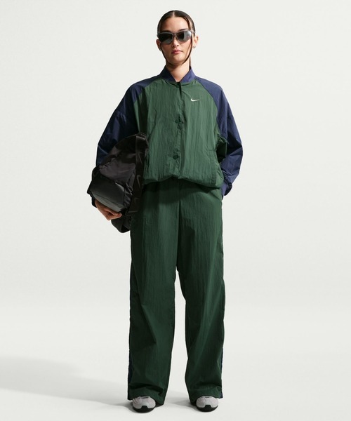 NIKE(ナイキ)の「ナイキ NIKE ナイキ ウィメンズ NSW ハイブリッド ヴァーシティ ジャケット(ブルゾン・レディース・ブラック/ダークグリーン・M/L)」の10枚目の写真