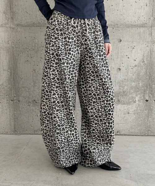 Bamm(バム)の「レオパードワイドイージーカーブパンツ(デニムパンツ・レディース・ブラウン/ホワイト/ブラック・FREE)」の1枚目の写真