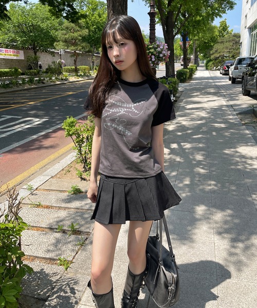 UNE MANSION(ユヌマンション)の「フェアリーナグランカジュアルレタリングバイカラー半袖Tシャツカットソー(Tシャツ/カットソー・レディース・ホワイト/ネイビー/チャコール・FREE)」の2枚目の写真