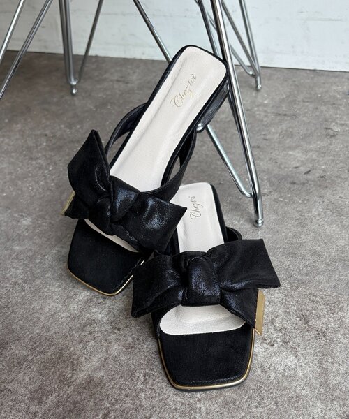 Chez toi(シェトワ)の「リボンミュールサンダル(サンダル・レディース・ゴールド/ブラック・MEDIUM/LARGE)」の7枚目の写真