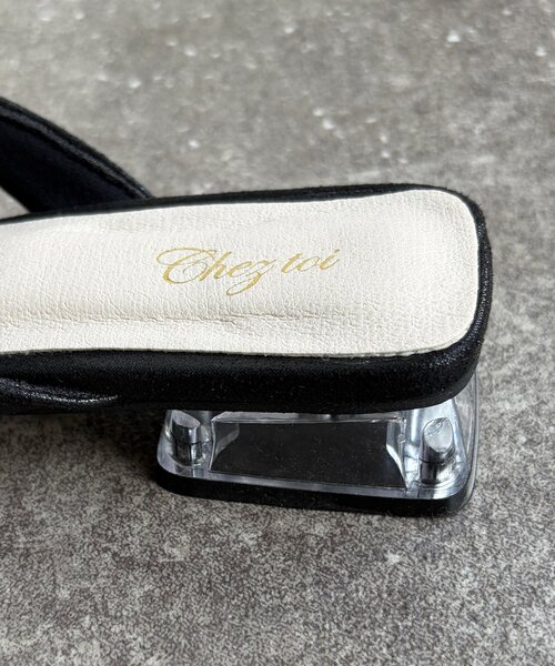 Chez toi(シェトワ)の「リボンミュールサンダル(サンダル・レディース・ゴールド/ブラック・MEDIUM/LARGE)」の11枚目の写真