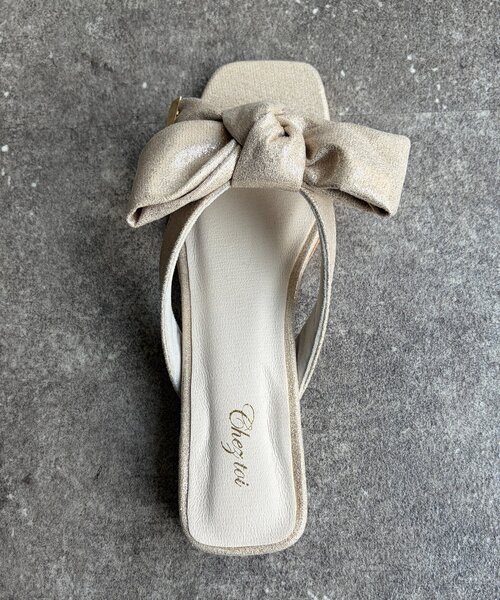 Chez toi(シェトワ)の「リボンミュールサンダル(サンダル・レディース・ゴールド/ブラック・MEDIUM/LARGE)」の18枚目の写真