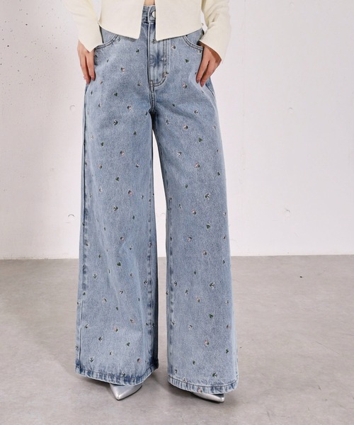 archives(アルシーヴ)の「小花柄刺繍デニム(デニムパンツ・レディース・ブルー/ブラック・SMALL/MEDIUM)」の2枚目の写真