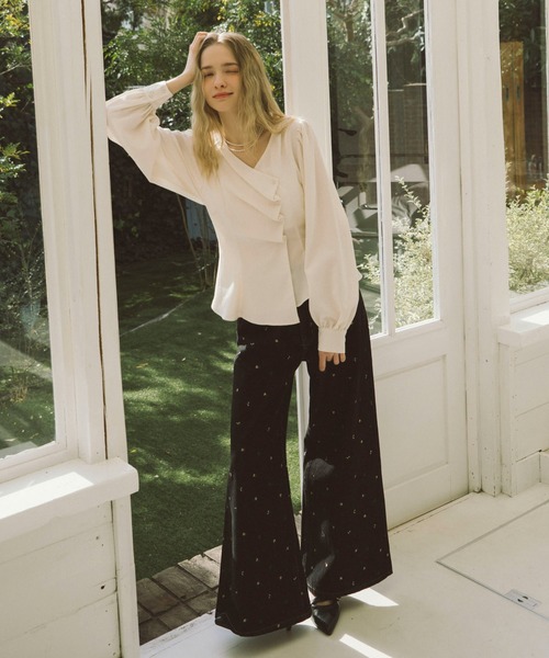 archives(アルシーヴ)の「小花柄刺繍デニム(デニムパンツ・レディース・ブルー/ブラック・SMALL/MEDIUM)」の10枚目の写真