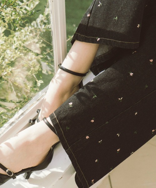 archives(アルシーヴ)の「小花柄刺繍デニム(デニムパンツ・レディース・ブルー/ブラック・SMALL/MEDIUM)」の7枚目の写真