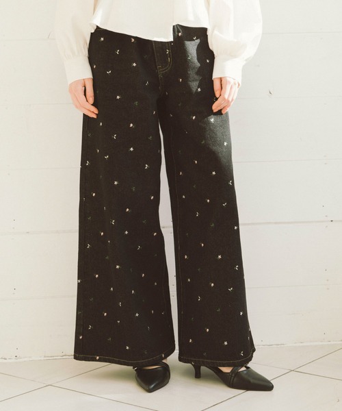 archives(アルシーヴ)の「小花柄刺繍デニム(デニムパンツ・レディース・ブルー/ブラック・SMALL/MEDIUM)」の4枚目の写真