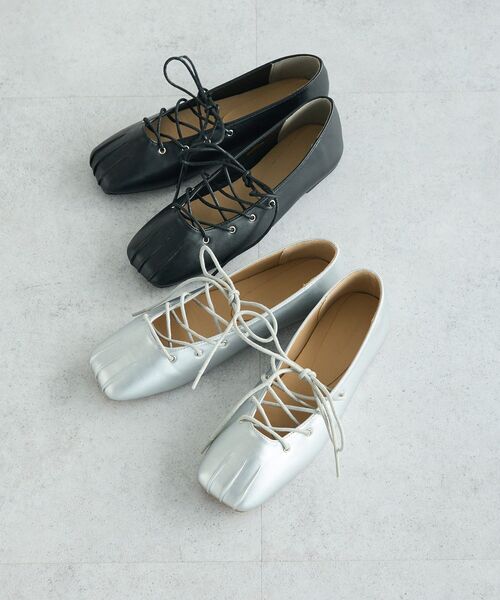 CRAFT STANDARD BOUTIQUE（クラフトスタンダードブティック）の「レースアップフラットシューズ（パンプス・レディース・ブラック/シルバー・L/M）」の3枚目の写真