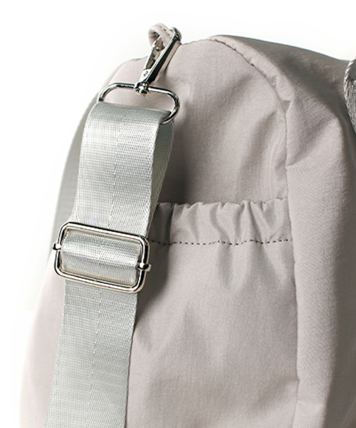 MASMARULEZ（マスマルールズ）の「[INT][POUCH SET] glossy shoulder duffel bag _ Light gray（ボストンバッグ・レディース・その他・FREE）」の19枚目の写真