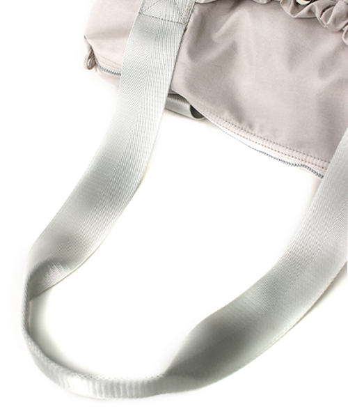 MASMARULEZ（マスマルールズ）の「[INT][POUCH SET] glossy shoulder duffel bag _ Light gray（ボストンバッグ・レディース・その他・FREE）」の21枚目の写真