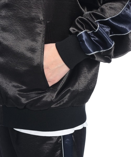 SAKAZEN(サカゼン)の「【セットアップ】ジャージ スカジャン 上下セット セットアップ メンズ 秋 冬 春 サイドライン トラックスーツ サテン生地 TESS (テス)(セットアップ・メンズ・カーキ系/ブラック・M/LL/L)」の14枚目の写真