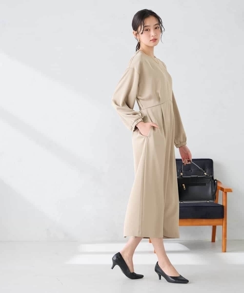 a.v.v(アーヴェヴェ)の「サテンドルマンスリーブワンピース(ワンピース・レディース・チャコールグレー/ベージュ・40/38)」の6枚目の写真