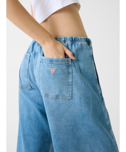 GUESS JEANS（ゲスジーンズ）の「GUESS JEANS LR Twisted Jogger（デニムパンツ・レディース・ブルー・24inch/25inch/26inch/27inch/28inch）」の4枚目の写真