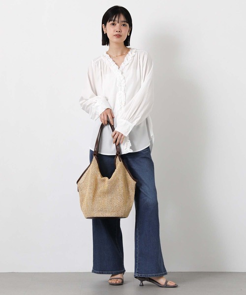 Gready Brilliant（グレディブリリアン）の「ローンフリルＶネックブラウス（シャツ/ブラウス・レディース・オフホワイト/サックスブルー・FREE）」の3枚目の写真