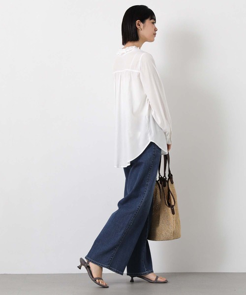 Gready Brilliant（グレディブリリアン）の「ローンフリルＶネックブラウス（シャツ/ブラウス・レディース・オフホワイト/サックスブルー・FREE）」の4枚目の写真