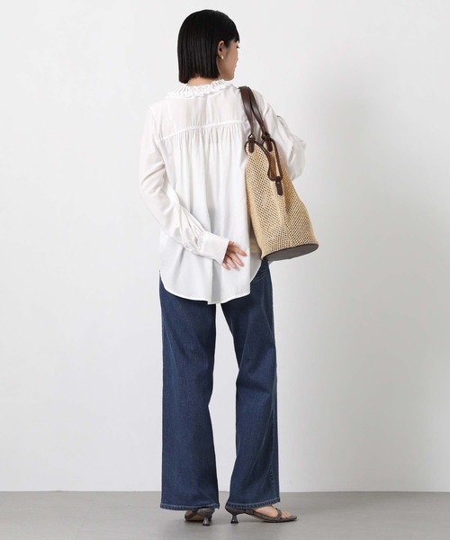 Gready Brilliant（グレディブリリアン）の「ローンフリルＶネックブラウス（シャツ/ブラウス・レディース・オフホワイト/サックスブルー・FREE）」の5枚目の写真