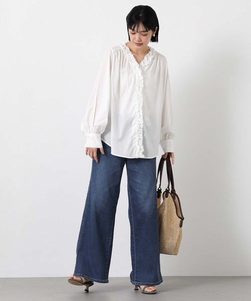 Gready Brilliant（グレディブリリアン）の「ローンフリルＶネックブラウス（シャツ/ブラウス・レディース・オフホワイト/サックスブルー・FREE）」の6枚目の写真