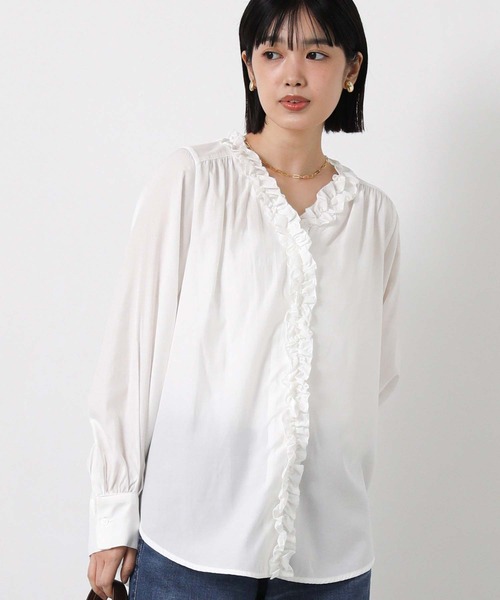 Gready Brilliant（グレディブリリアン）の「ローンフリルＶネックブラウス（シャツ/ブラウス・レディース・オフホワイト/サックスブルー・FREE）」の10枚目の写真