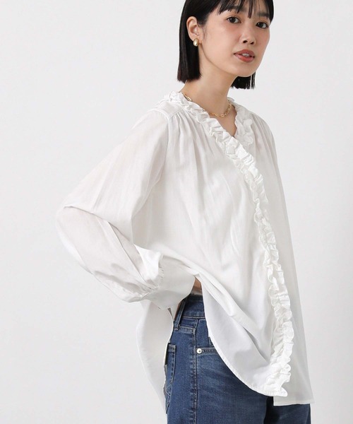 Gready Brilliant（グレディブリリアン）の「ローンフリルＶネックブラウス（シャツ/ブラウス・レディース・オフホワイト/サックスブルー・FREE）」の11枚目の写真