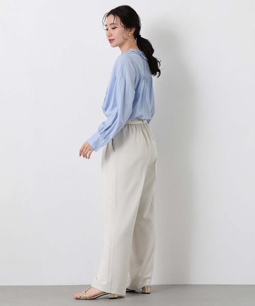 Gready Brilliant（グレディブリリアン）の「ローンフリルＶネックブラウス（シャツ/ブラウス・レディース・オフホワイト/サックスブルー・FREE）」の17枚目の写真