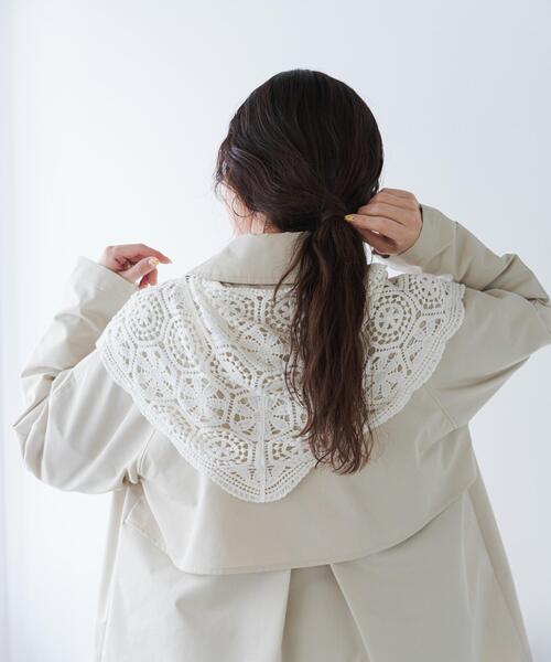 URBAN RESEARCH DOORS(アーバンリサーチドアーズ)の「レーススカーフ | トライアングル/三角スカーフ/ワンポイント/プラスワン/トレンド(ストール/ショール・レディース・オフホワイト/ブラック・ONE)」の1枚目の写真