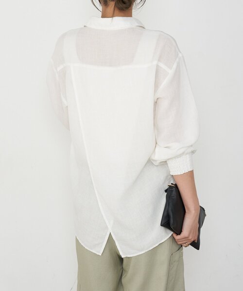 Jena espace merveilleux(ジェナ エスパスメルヴェイユ)の「バッククロスシャツ(シャツ/ブラウス・レディース・オフホワイト/ネイビー/ピンク・FREE)」の2枚目の写真