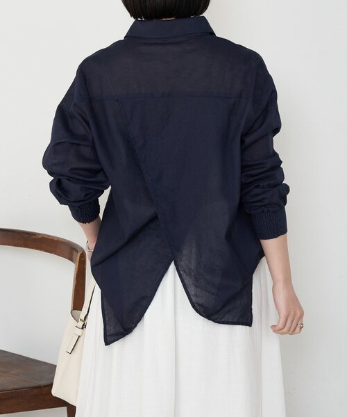 Jena espace merveilleux(ジェナ エスパスメルヴェイユ)の「バッククロスシャツ(シャツ/ブラウス・レディース・オフホワイト/ネイビー/ピンク・FREE)」の20枚目の写真