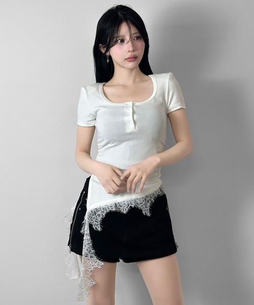 FOLLOWIN(フォロウィン)の「裾レースデザイン ヘンリーネックTシャツ(Tシャツ/カットソー・レディース・グレー/ブラック/ホワイト・FREE)」の16枚目の写真
