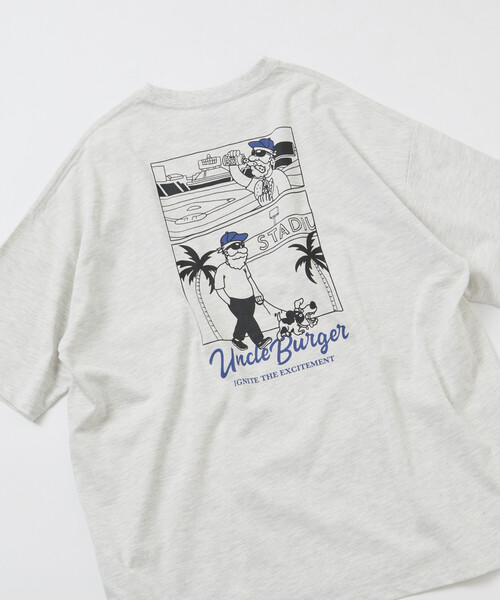 FREAK'S STORE(フリークスストア)の「限定展開 ビッグシルエット バックプリント クルーネック Tシャツ Uncle Holiday(Tシャツ/カットソー・メンズ・チャコールグレー/グレー/ブラウン/ホワイト・SMALL/LARGE/MEDIUM)」の3枚目の写真