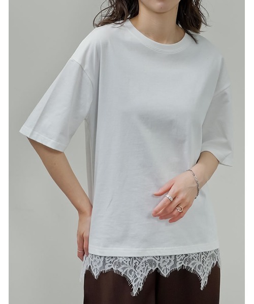 Re:EDIT(リエディ)の「裾レースレイヤード風半袖Tシャツ(Tシャツ/カットソー・レディース・ブラック/オフホワイト・FREE)」の2枚目の写真