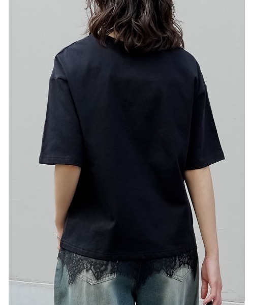 Re:EDIT(リエディ)の「裾レースレイヤード風半袖Tシャツ(Tシャツ/カットソー・レディース・ブラック/オフホワイト・FREE)」の4枚目の写真