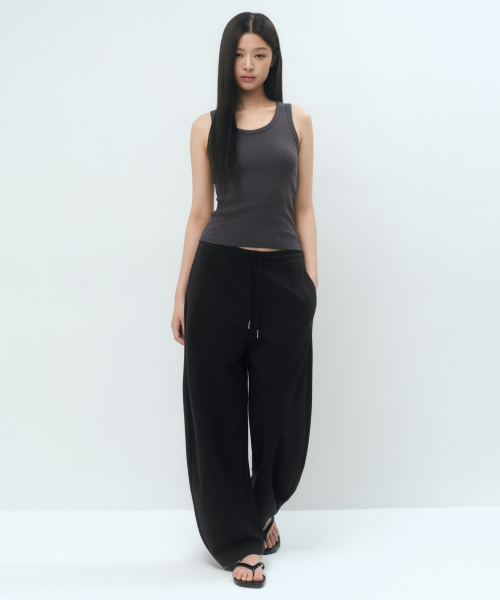MUSINSA STANDARD WOMAN（ムシンサスタンダードウーマン）の「[クールタンダード] ウィメンズカーブドスウェットパンツ (2色)（スウェットパンツ・レディース・ブラック/グレー・X-SMALL/SMALL/MEDIUM/LARGE）」の4枚目の写真