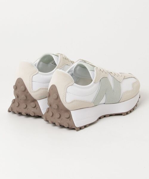 NEW BALANCE（ニューバランス）の「327（スニーカー・レディース・ホワイト×ブラウン/ホワイト系その他・25.5cm/25.0cm/24.5cm/24.0cm/23.5cm/23.0cm/22.5cm）」の7枚目の写真