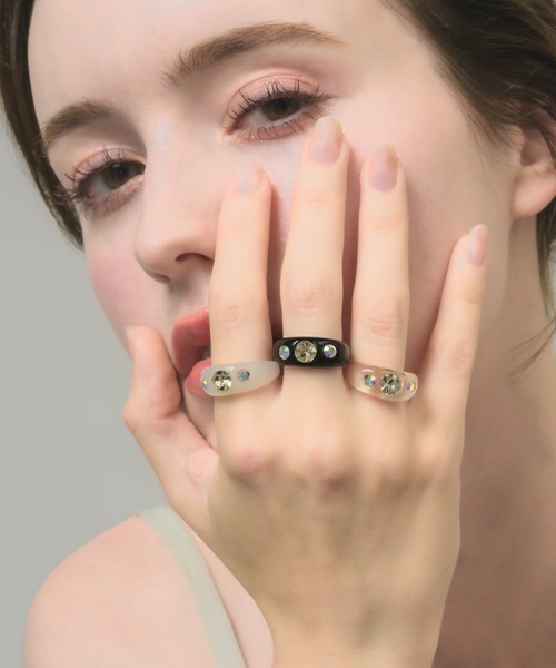 muku(ムク)の「CLEAR RING/TRIPLE STONE(リング・レディース・クリア/ブラック/ホワイト・FREE)」の1枚目の写真