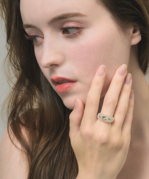 muku(ムク)の「CLEAR RING/TRIPLE STONE(リング・レディース・クリア/ブラック/ホワイト・FREE)」の5枚目の写真