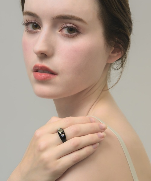 muku(ムク)の「CLEAR RING/TRIPLE STONE(リング・レディース・クリア/ブラック/ホワイト・FREE)」の8枚目の写真