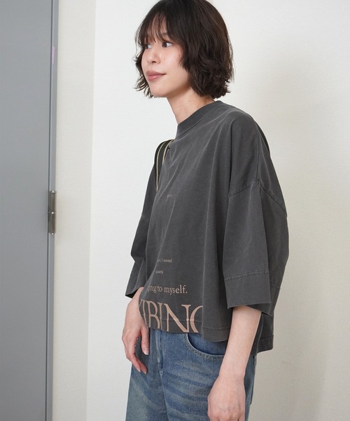 gossara(ゴサラ)の「【自然と目を引くデザイン】ピグメントオーバーロゴT(Tシャツ/カットソー・レディース・ネイビー/ダークブラウン/オフホワイト・FREE)」の9枚目の写真