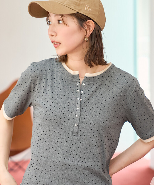 FREAK'S STORE(フリークスストア)の「限定展開 ドット柄 レイヤード風 ヘンリーネック プルオーバー(Tシャツ/カットソー・レディース・ブラック/グレー/ブラウン/ナチュラル・フリ-)」の1枚目の写真
