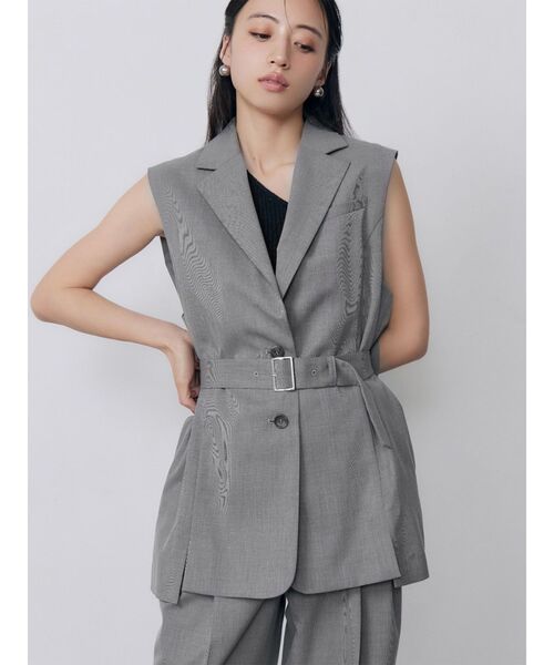 MURUA（ムルーア）の「【セットアップ対応】バックタックジレベスト　夏服（ベスト・レディース・アイボリー/モカ/グレー・FREE）」の2枚目の写真