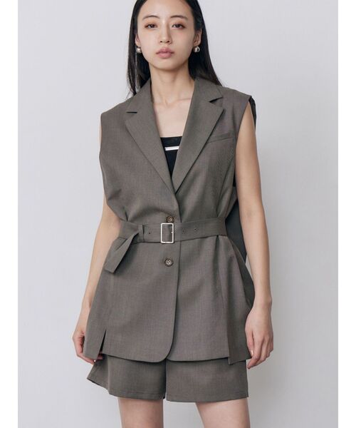 MURUA（ムルーア）の「【セットアップ対応】バックタックジレベスト　夏服（ベスト・レディース・アイボリー/モカ/グレー・FREE）」の3枚目の写真