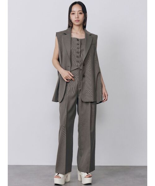 MURUA（ムルーア）の「【セットアップ対応】バックタックジレベスト　夏服（ベスト・レディース・アイボリー/モカ/グレー・FREE）」の4枚目の写真
