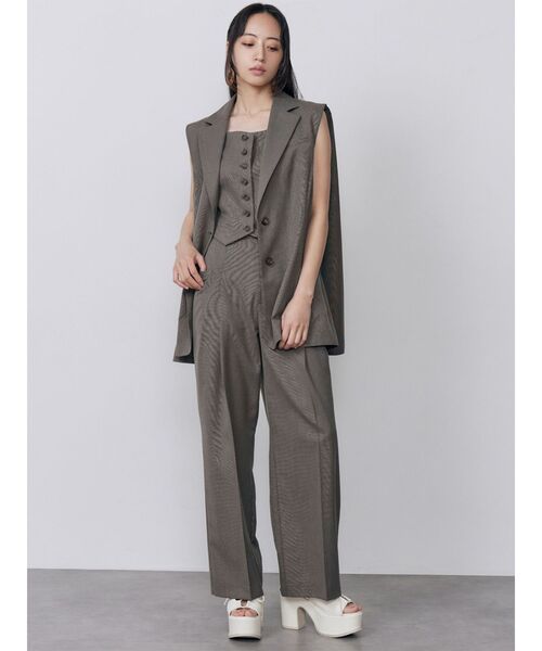 MURUA（ムルーア）の「【セットアップ対応】バックタックジレベスト　夏服（ベスト・レディース・アイボリー/モカ/グレー・FREE）」の5枚目の写真