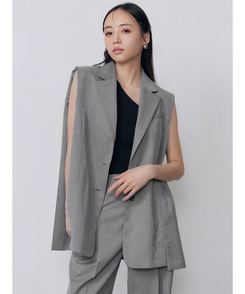 MURUA（ムルーア）の「【セットアップ対応】バックタックジレベスト　夏服（ベスト・レディース・アイボリー/モカ/グレー・FREE）」の9枚目の写真