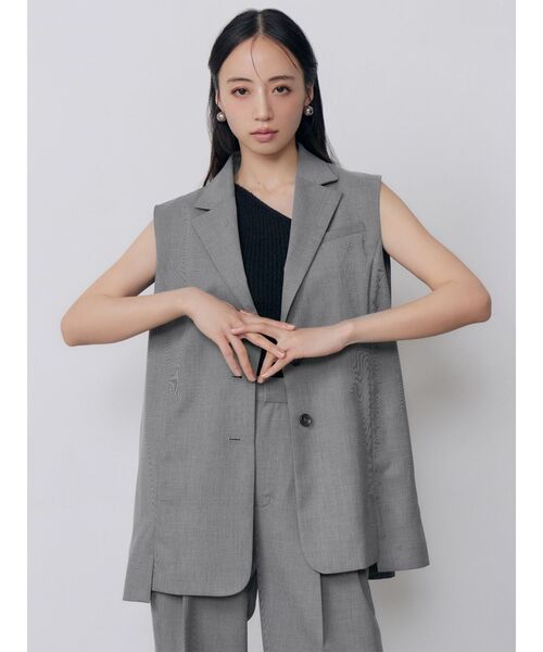 MURUA（ムルーア）の「【セットアップ対応】バックタックジレベスト　夏服（ベスト・レディース・アイボリー/モカ/グレー・FREE）」の10枚目の写真