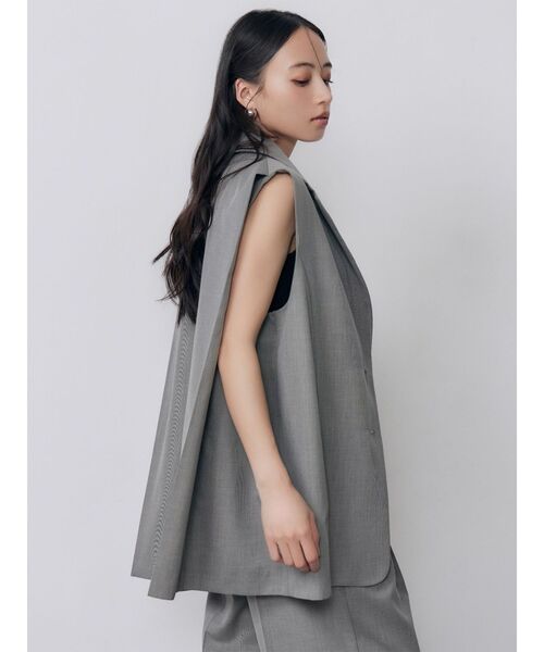 MURUA（ムルーア）の「【セットアップ対応】バックタックジレベスト　夏服（ベスト・レディース・アイボリー/モカ/グレー・FREE）」の11枚目の写真