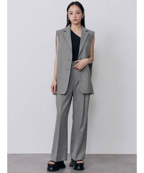 MURUA（ムルーア）の「【セットアップ対応】バックタックジレベスト　夏服（ベスト・レディース・アイボリー/モカ/グレー・FREE）」の13枚目の写真