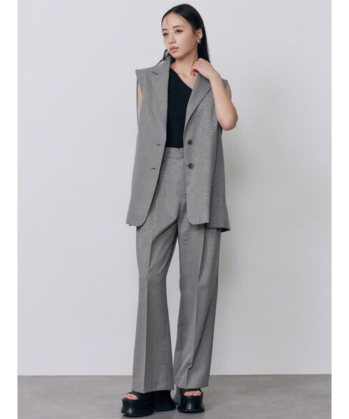 MURUA（ムルーア）の「【セットアップ対応】バックタックジレベスト　夏服（ベスト・レディース・アイボリー/モカ/グレー・FREE）」の14枚目の写真