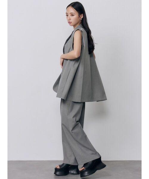 MURUA（ムルーア）の「【セットアップ対応】バックタックジレベスト　夏服（ベスト・レディース・アイボリー/モカ/グレー・FREE）」の15枚目の写真